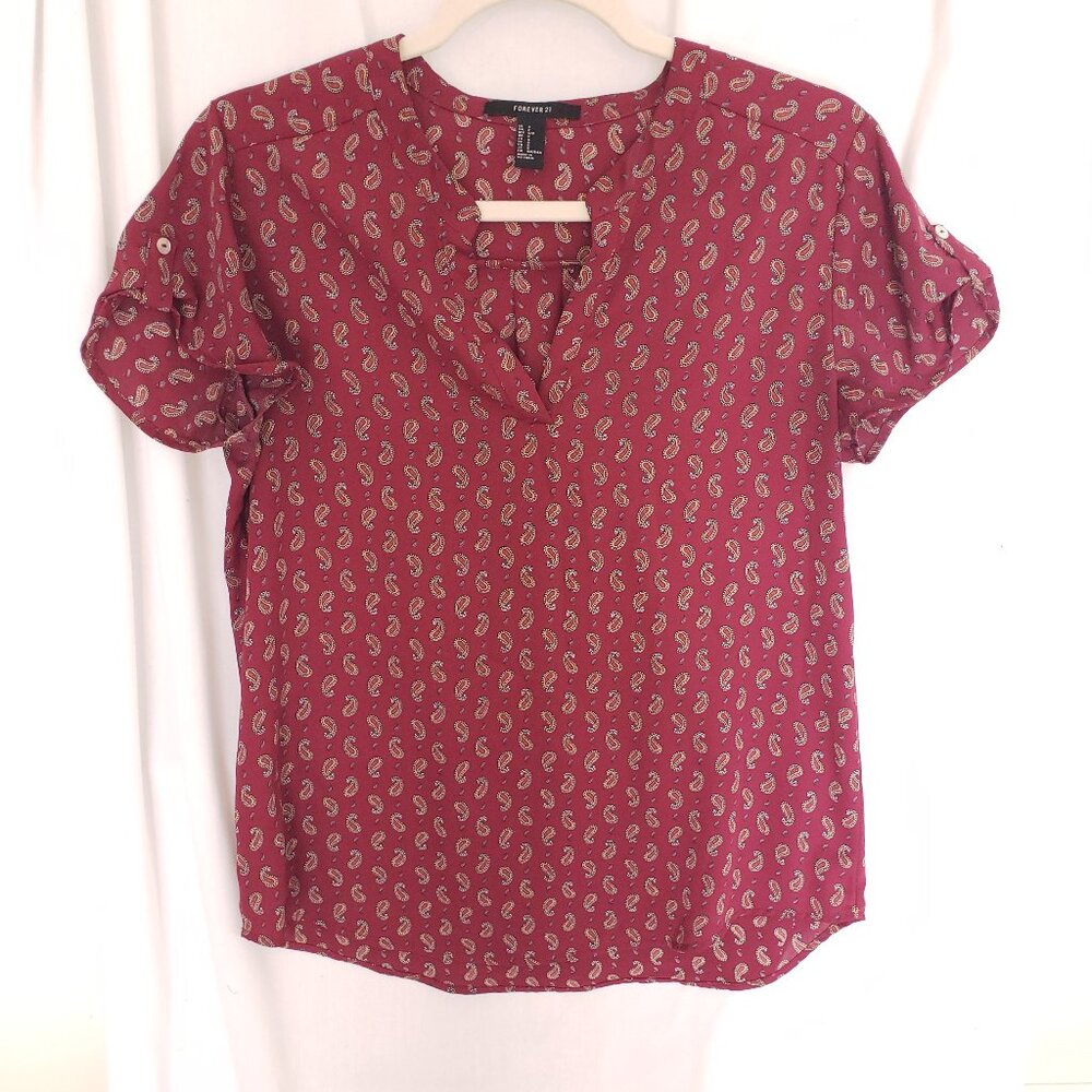 Forever 21 Burgundy Paisley Pattern Short Sleeve V Neck Blouse Size Small